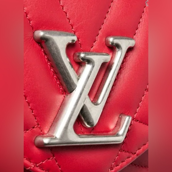 LOUIS VUITTON
Red Quilted Leather New Wave Chain PM Bag/Gently used - Picture 5 of 12